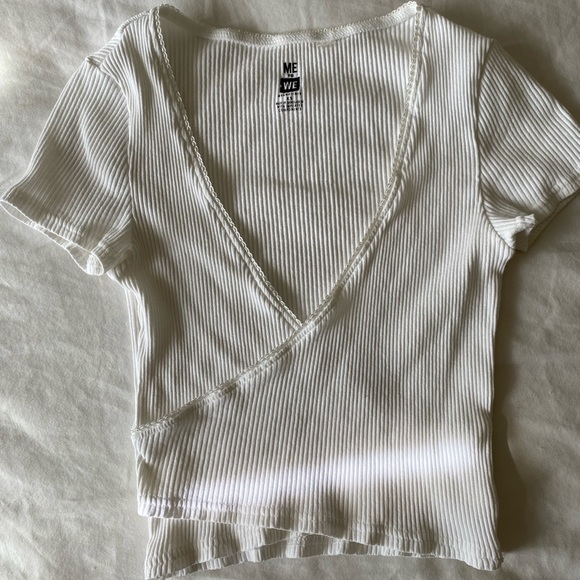 Me to We Pacsun Ballet white tshirt with lace trim - Picture 1 of 1